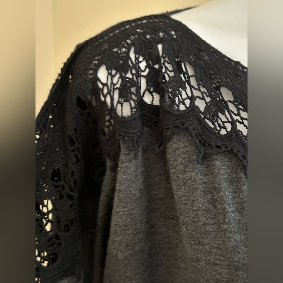 Kimi & Kai Gray Soft Stretch Fabric W Lace Neckline Bottom Maternity SZ S No Tag - Picture 2 of 14